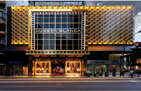 三都门头设计与商业空间的纽带。