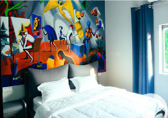 三都对于酒店的墙体彩绘而言更注重哪些方面？